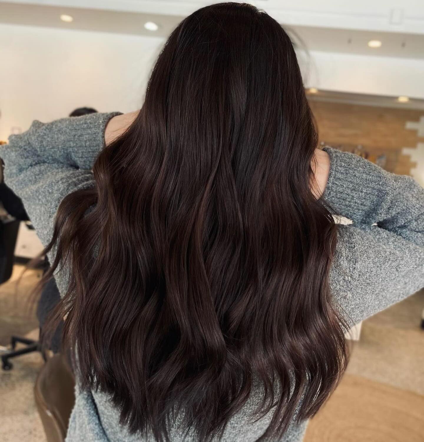 A moment for the brunettes!

@hairxbecca loves to color a rich brunette- so if you&rsquo;re looking for a brunette expert, schedule an appointment 😉 you&rsquo;ll be glad you did!