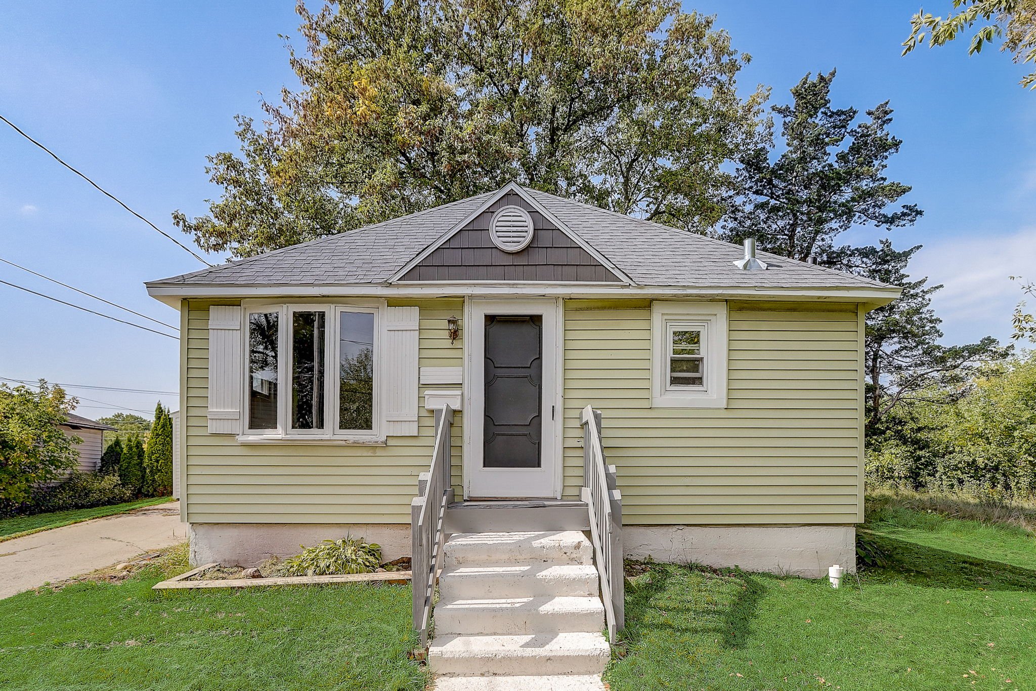 3-web-or-mls-Blossom Ln-003.jpg