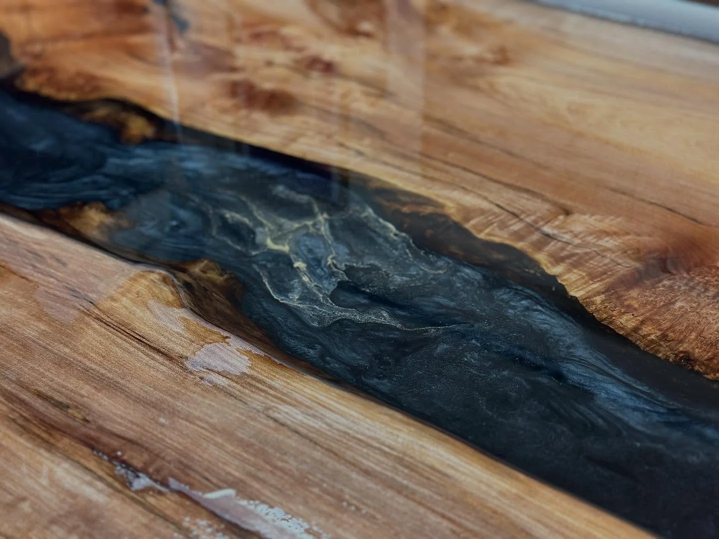 Sneak peek of what might be my favorite pour ever.  Stone with quartzite accents.  @superclearepoxy @ecopoxy #resin #resinpour #stone #grey #rock