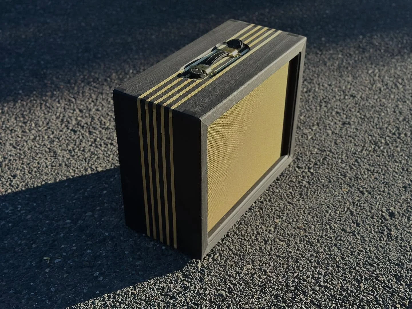 8ohm 25W Speaker Cab with 1 12&rdquo; and 1 8&rdquo;. Was built to accompany my 50&rsquo;s Supro Brentwood, but turns out the amp sounds best just as it is! Less gear to haul and, looks like I need to build a head for this little unit. @suprousa @wgs