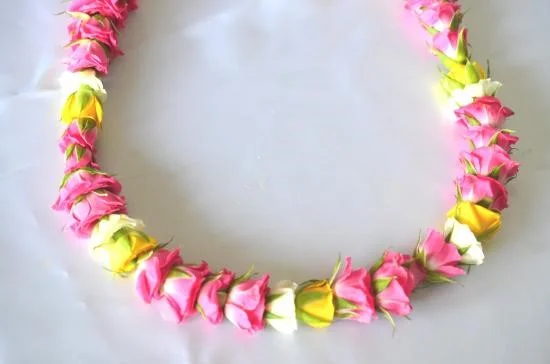 #6 Rose Bud Lei $42 / $30 (For small kids)