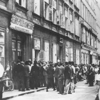 We once discovered that a client’s ancestor and their family faced enormous upheaval during the 1930s, as the Nazi party rose to power in Austria.
Whilst some were fortunate enough to flee Vienna and build new lives in America, England, and ot