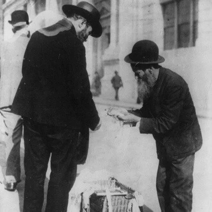 In the late 19th and early 20th centuries, thousands of Jewish men from Eastern Europe worked as peddlers, including an ancestor of one of our clients.

In the early 1900s, he spent twenty years moving back and forth between his hometown of Lazdijai,