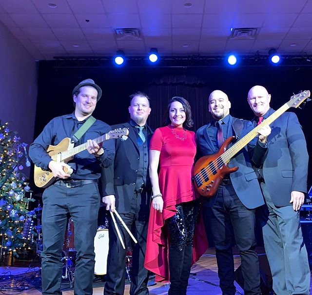 My heart is always full after singing with these talented friends of mine.❤️
Great show, gentlemen, and thanks to the folks at Lake Ashton for having us. Christmas is in full swing! 🎄❄️🎅🏼 #christmastimeishere #haveyourselfamerrylittlechristmas #pu