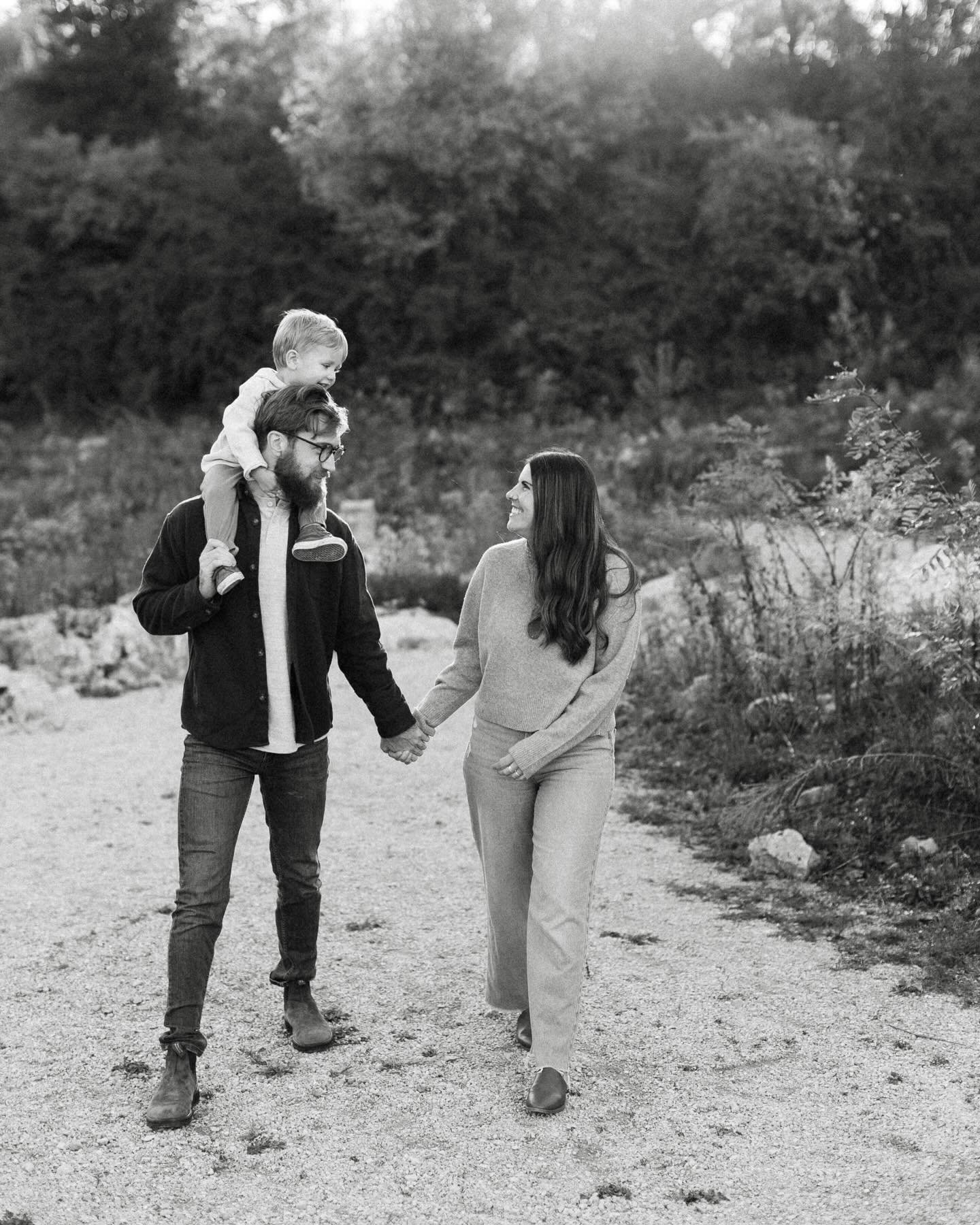 Fall photos and an opportunity to share our faces!! It was so fun to get family photos done and honestly feel how our clients feel. Shoutout to @weare.thebrauns for these stunning photos! Thanks so much friends 🫶🏽