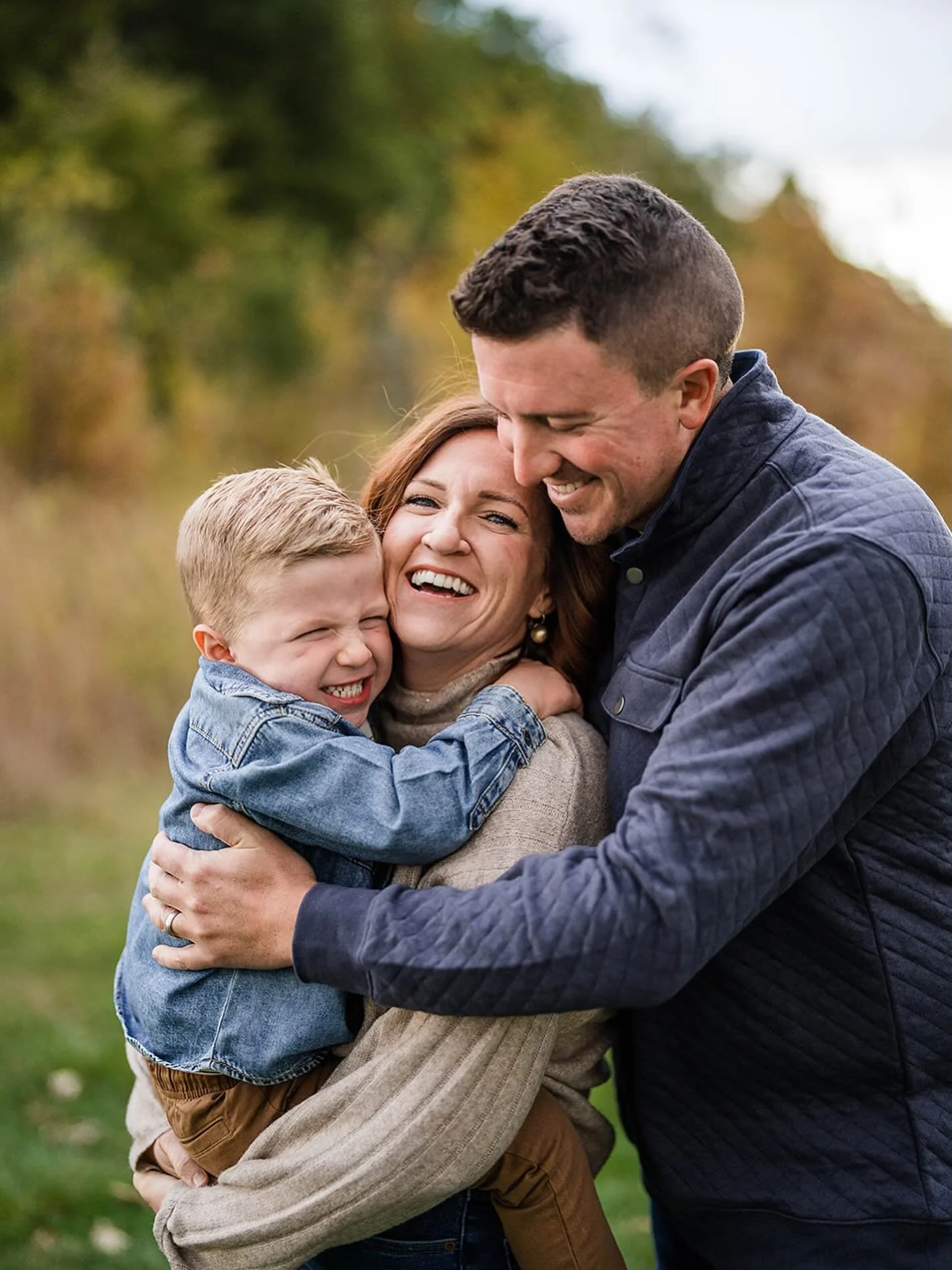 Forever obsessed with family sessions and Graham really made it easy for me!! Also shoutout to this amazing fam for braving the rain, we made it just in time!