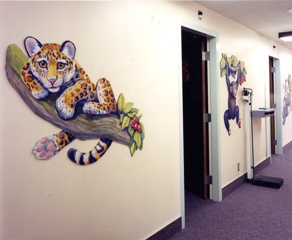 1b..PediatricOfficeHallwayAnimalsSmall.jpg