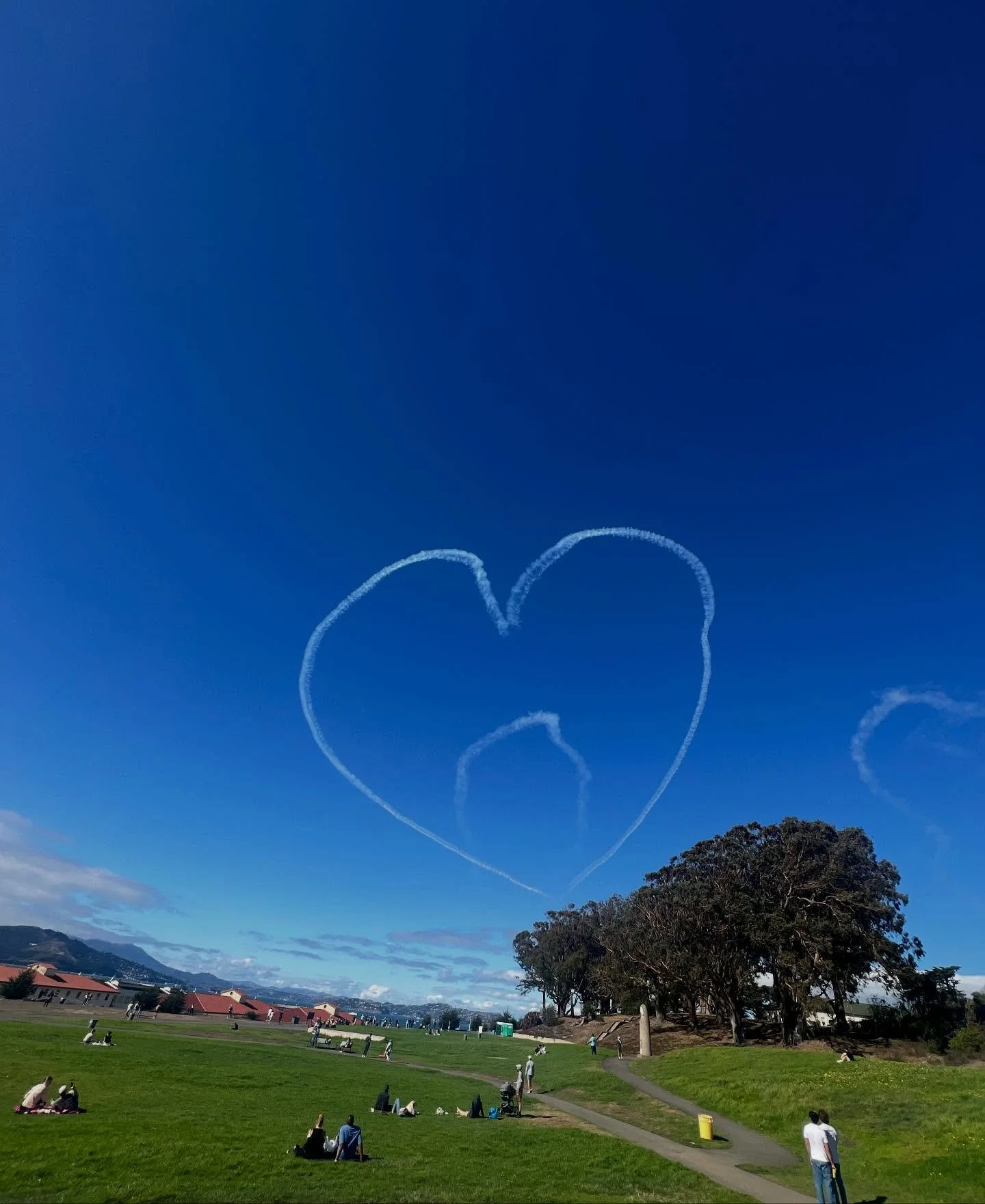 The sky put on a great show this weekend 🌈✈️