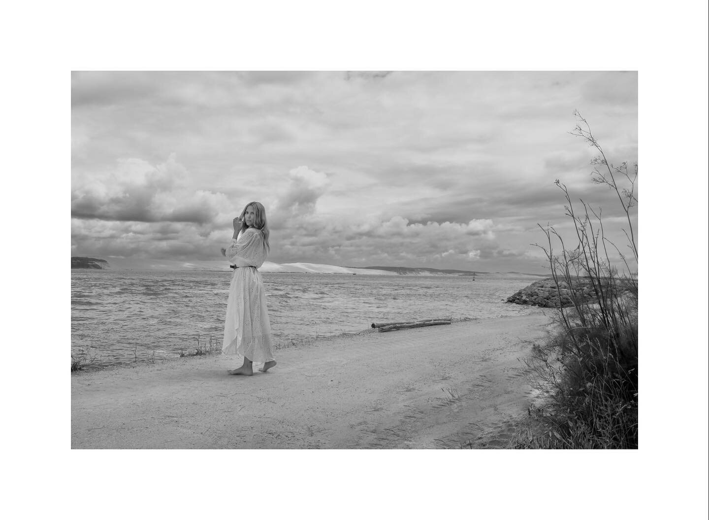 Dune du Pilat 🖤

#maregion #dunedupilat #capferret #noiretblanc #fashion #photographie #collector #privateplace