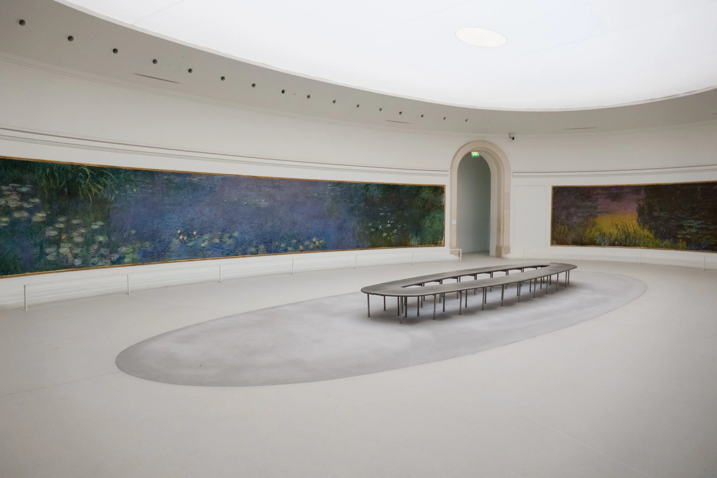 The Water Lilies Room in the L'Orangerie, Paris, France Photo: Wikimedia Commons