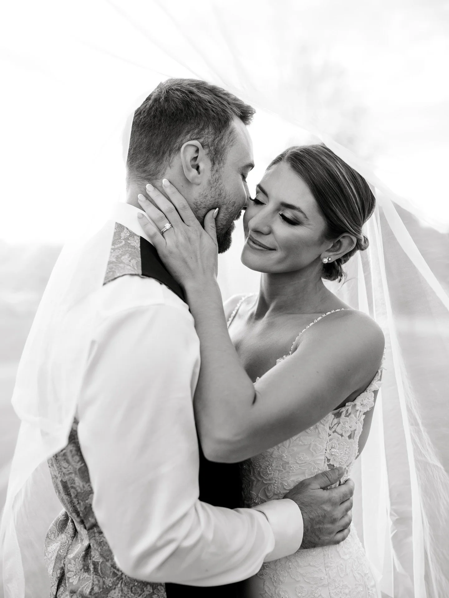 Longing for summer sunsets 💛🫶🏻✨

Couldn&rsquo;t have asked for a more perfect day celebrating Sara &amp; Dan at the beautiful @ivyridge_estate back in September!

Vendors
Venue: @ivyridge_estate 
Photographer: @beccaveyphotography 
Florals: @aberd