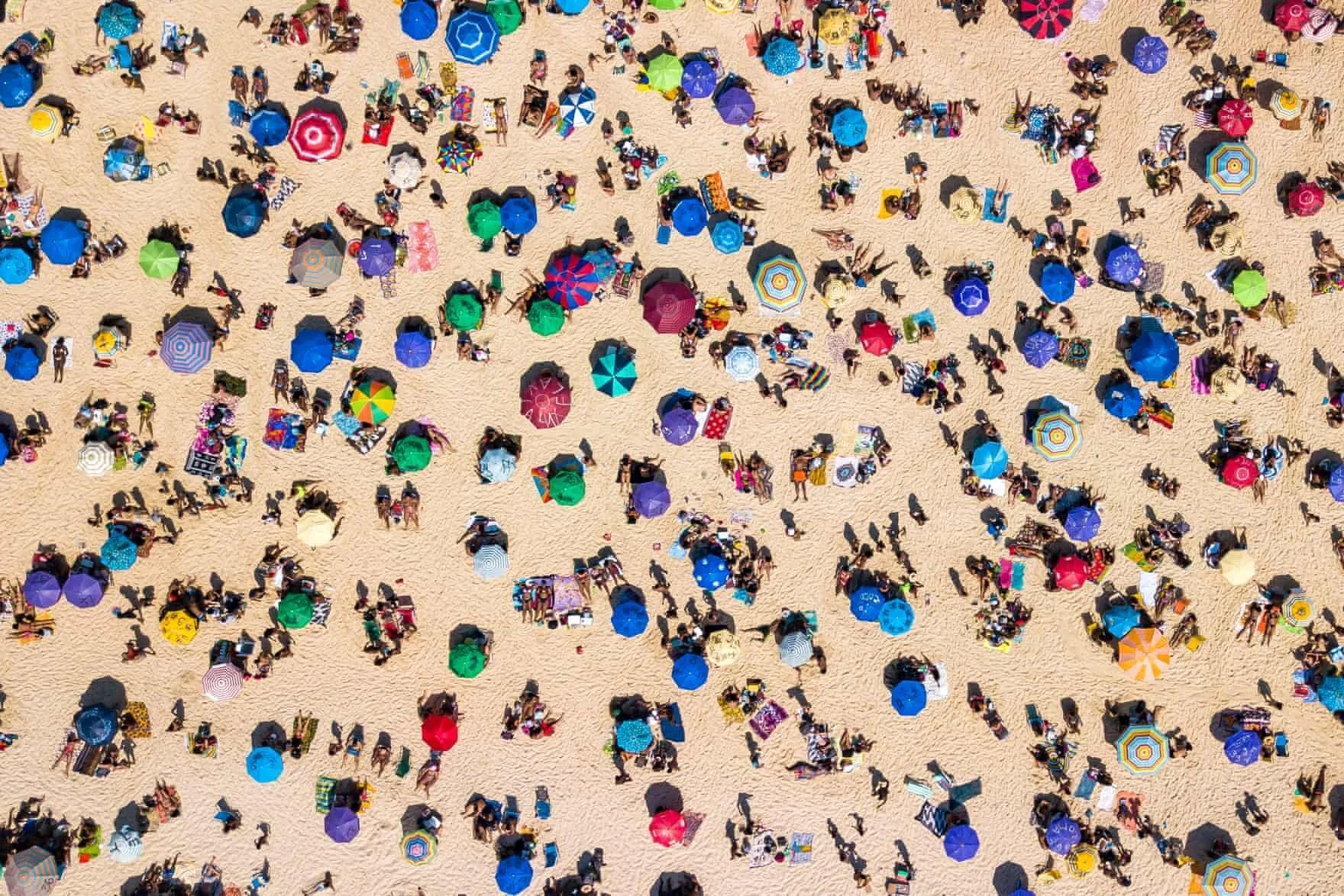 Rio de Janeiro, Brasil   Vista aérea de pessoas na praia de Ipanema.  Foto: Buda Mendes / Getty Images