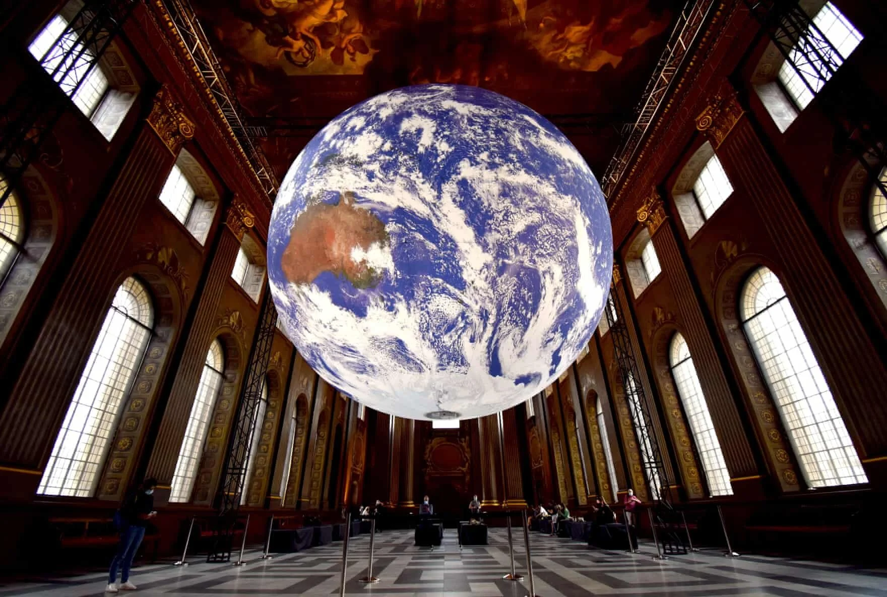 Londres, Reino Unido   A instalação de arte Gaia no Painted Hall do Old Royal Naval College em Greenwich.  Foto: Fraser Gray / Rex / Shutterstock