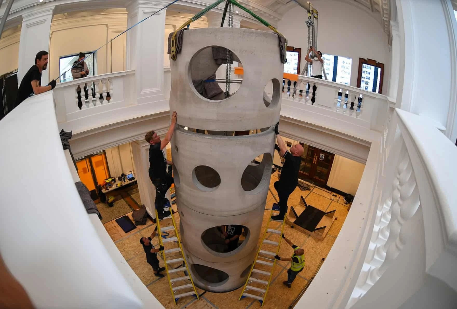 Plymouth, Inglaterra   Instalação do artista plástico brasileiro Alexandre da Cunha é montada no The Box, instituição multidisciplinar de artes e patrimônio recentemente inaugurada.  Foto: Finnbarr Webster/Getty Images