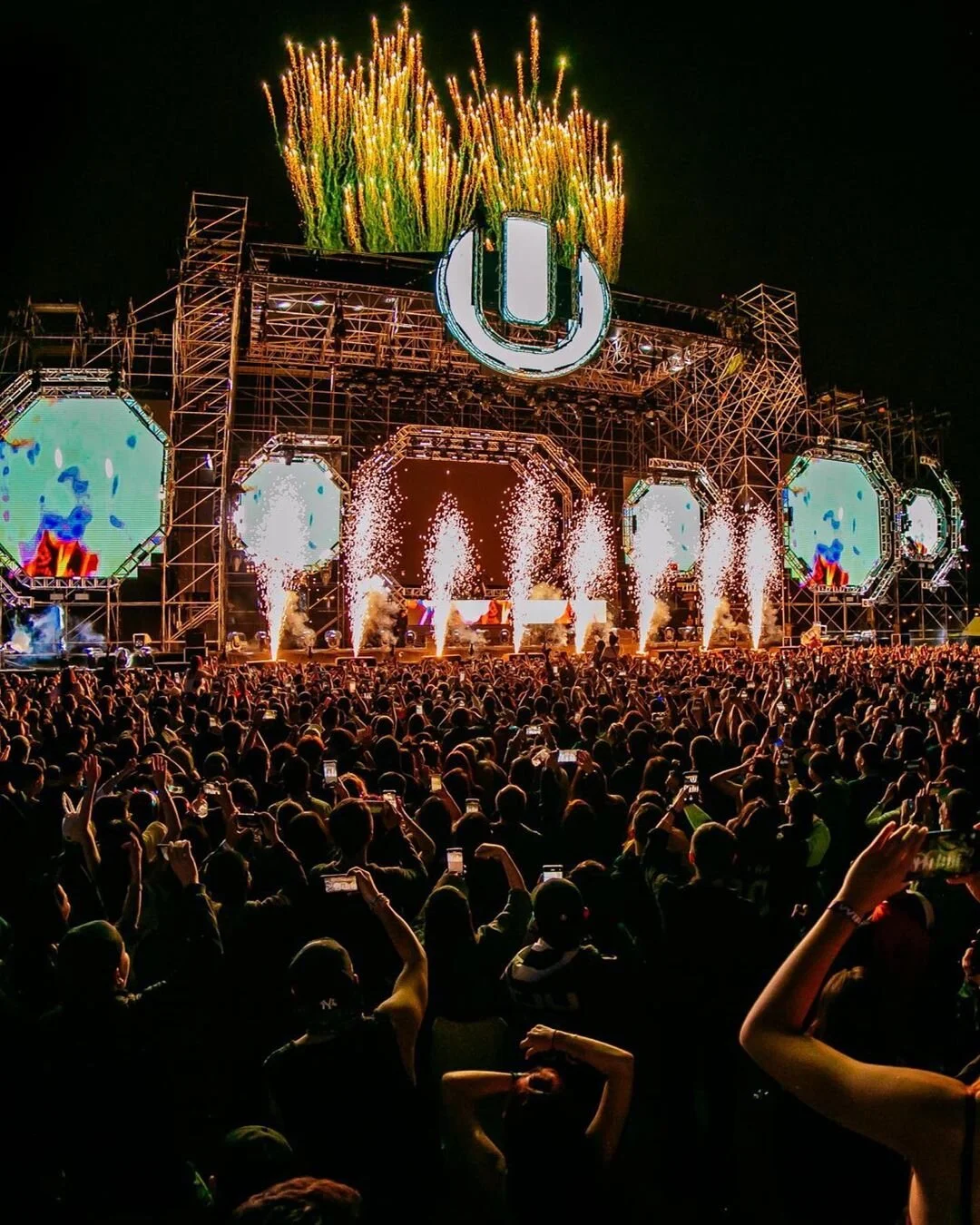 Taiwan   Taiwan não apresenta novos casos de COVID-19 há mais de 200 dias. Em novembro, os fãs curtiram um festival de música ao ar livre.&nbsp;  Foto:  @ultrataiwan