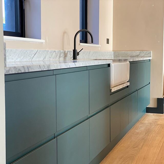 A quality hand painted will last a lifetime. Check out this very clever yet simplistic kitchen design we hand painted this week. Good use of bold colours again. Seems to be very fashionable at the moment.