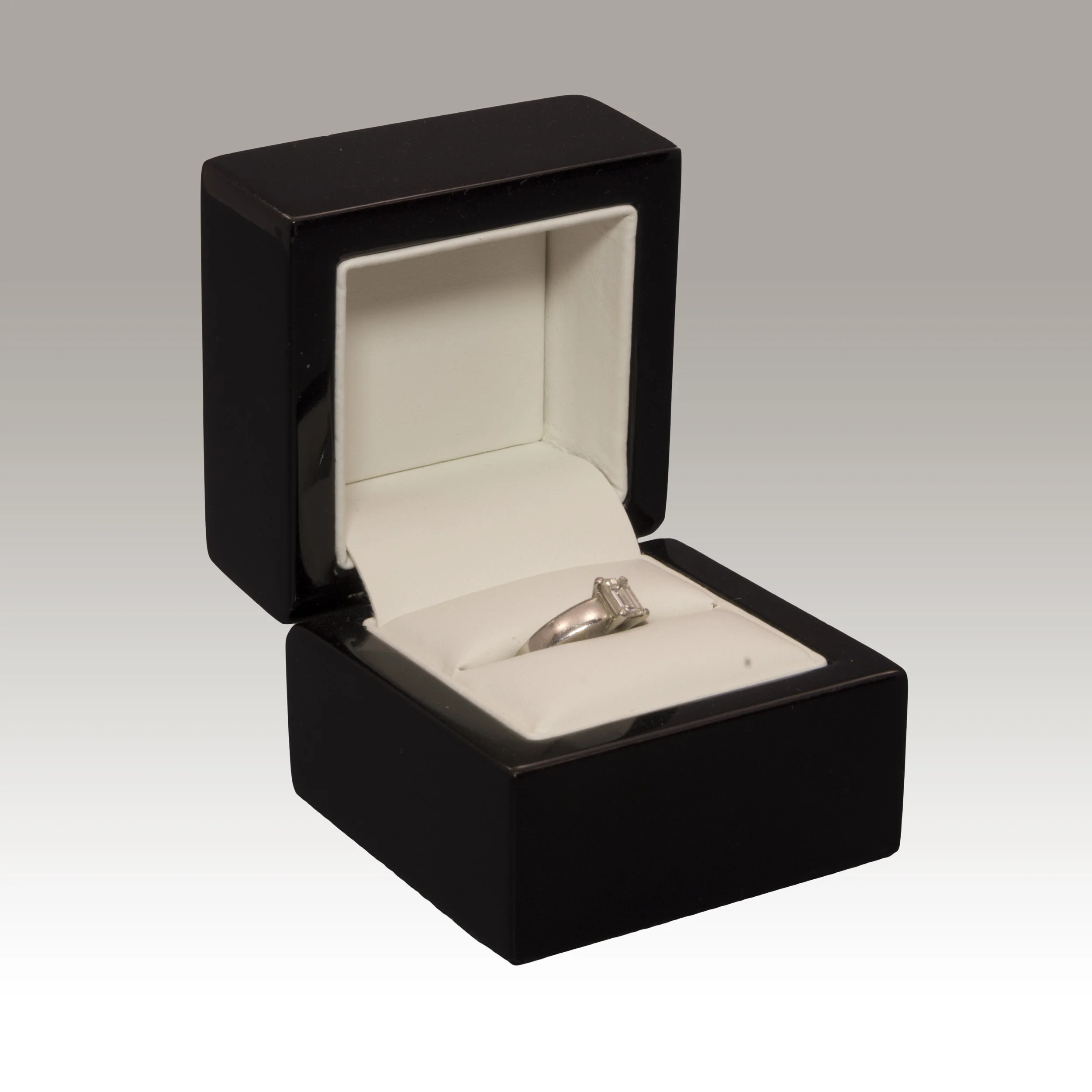 WR1-BLK Windsor Ring Box