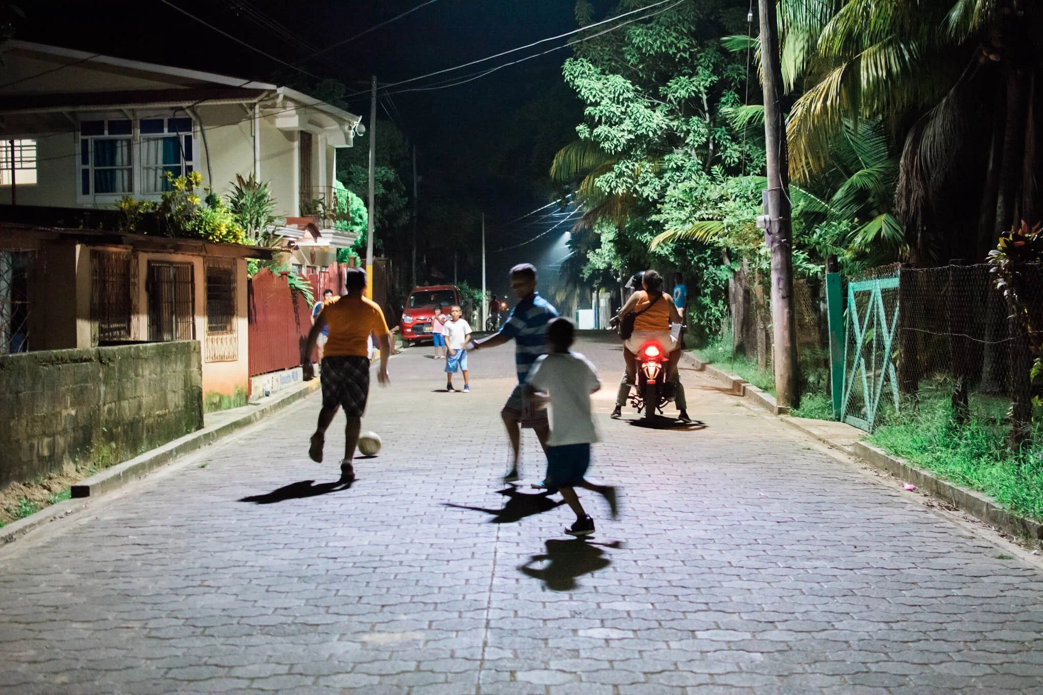 The street light project, implemented by a community security committee, has illuminated this neighborhood in Puerto Cabezas.
