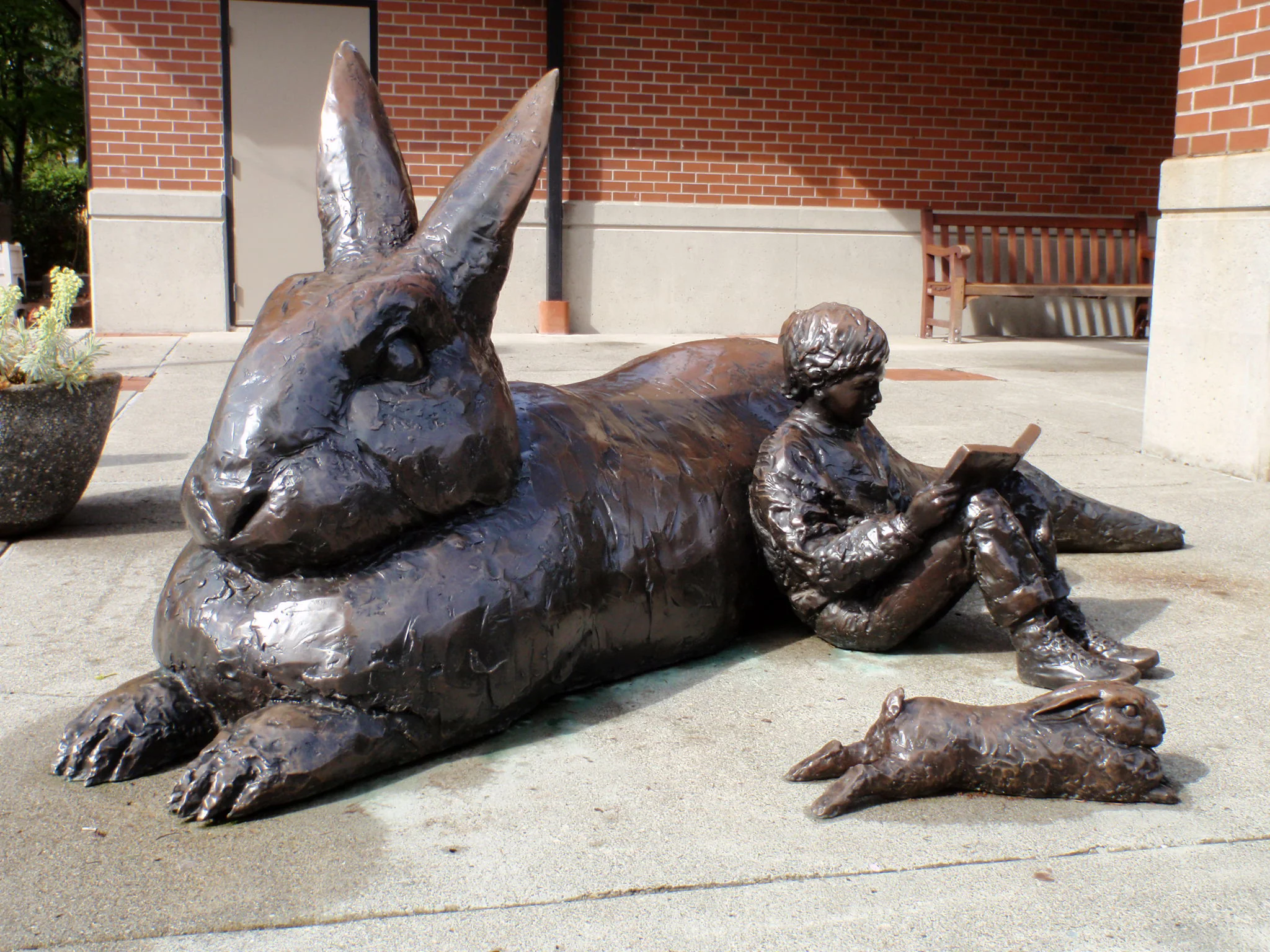 Bunny statue.jpg