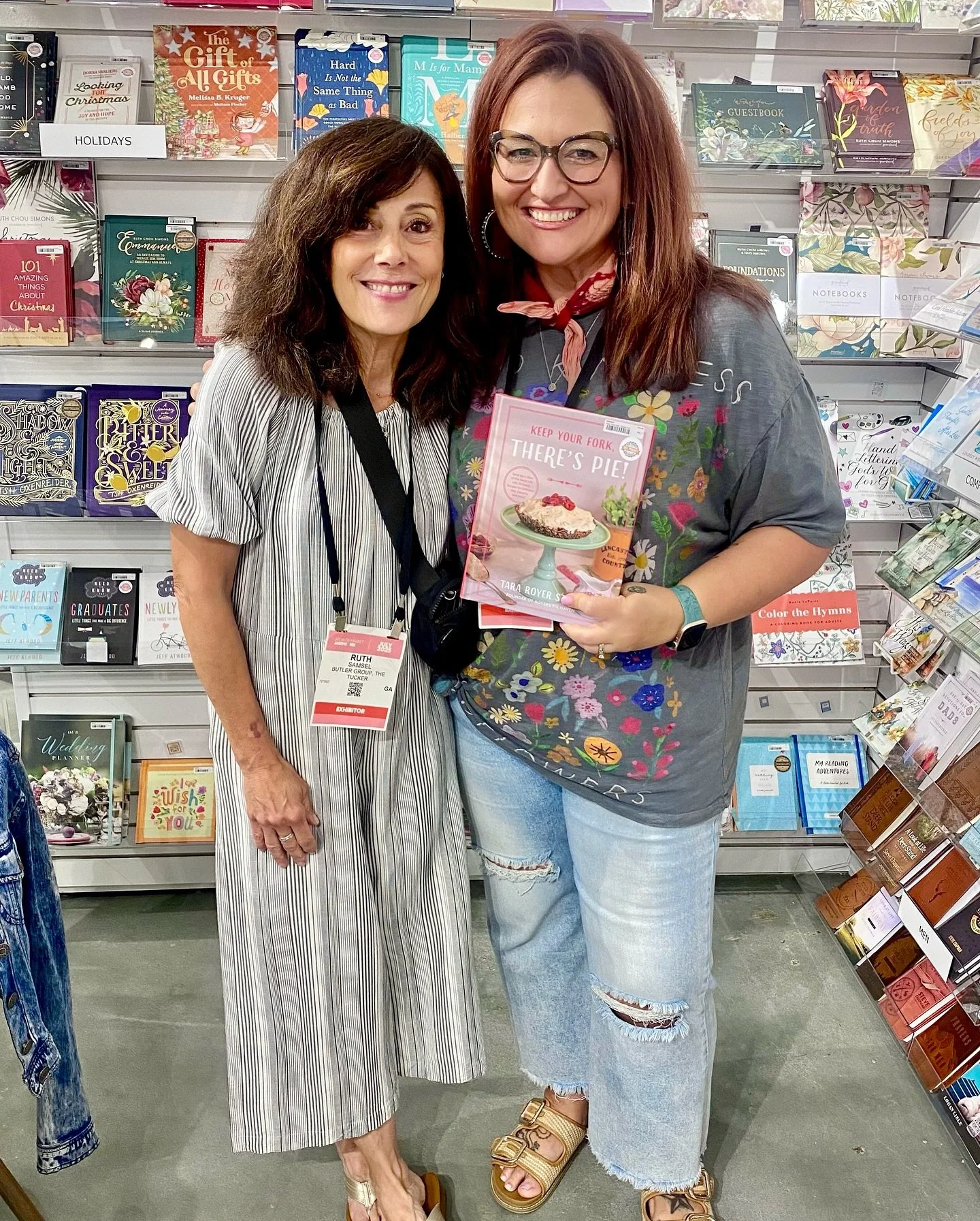 I held it in my hands for the first time!!! I can't wait to share it with y&rsquo;all!!!!!

Loved our time with The Butler Group!!! Shout out 📢 to Jackie!!! 

And, Ashley Banks with @dallasmarket &amp; Robin with  @thepreparedtable are dreaming up s