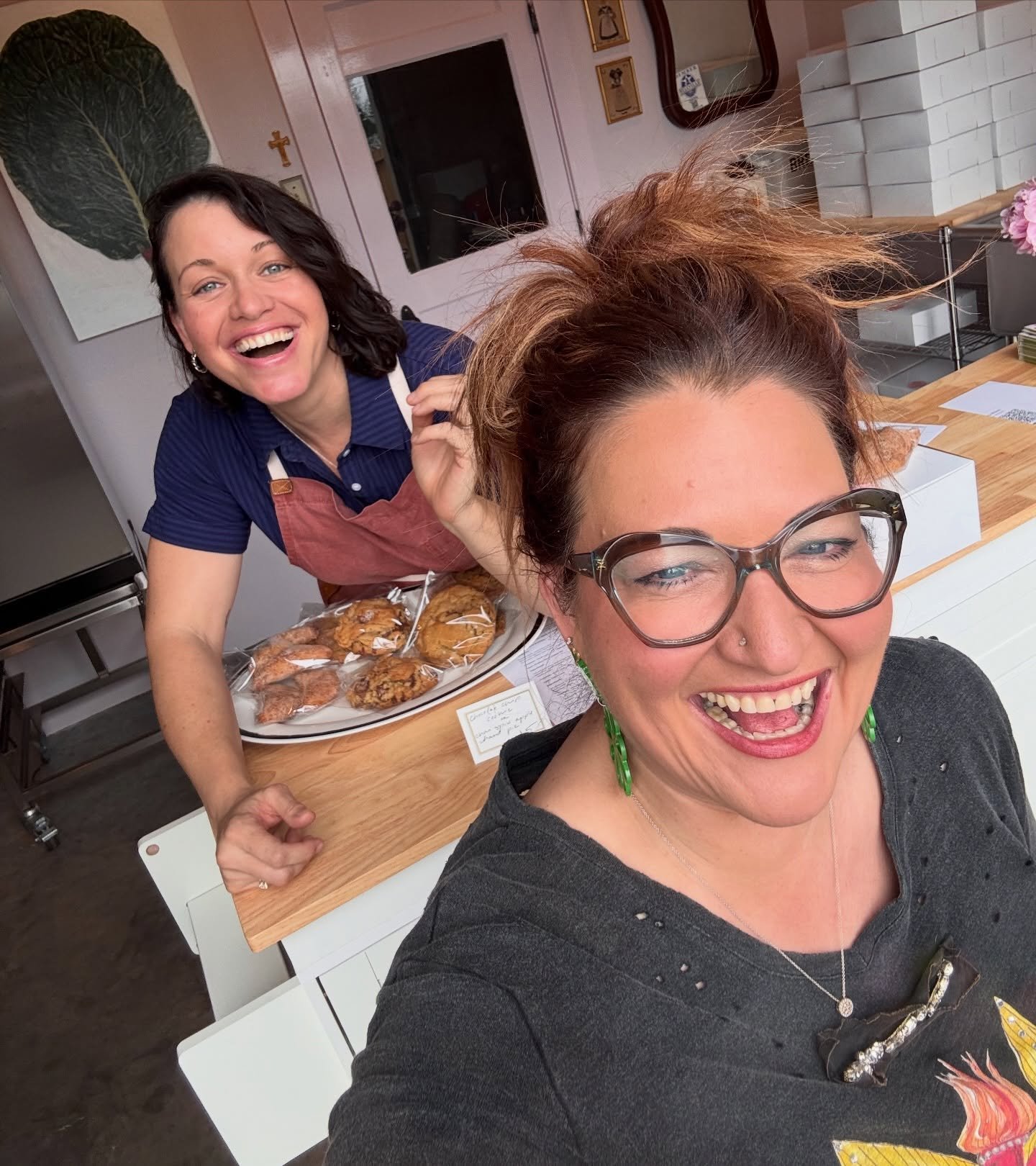 🤩🤩🤩I placed my order for the November Bakery Box the second I could, and then panic set in - how was I gonna have time to swing by and snag it?! 😩 Made it happen, and it was the perfect break from cooking and baking!! Congrats, friend! Love @theb