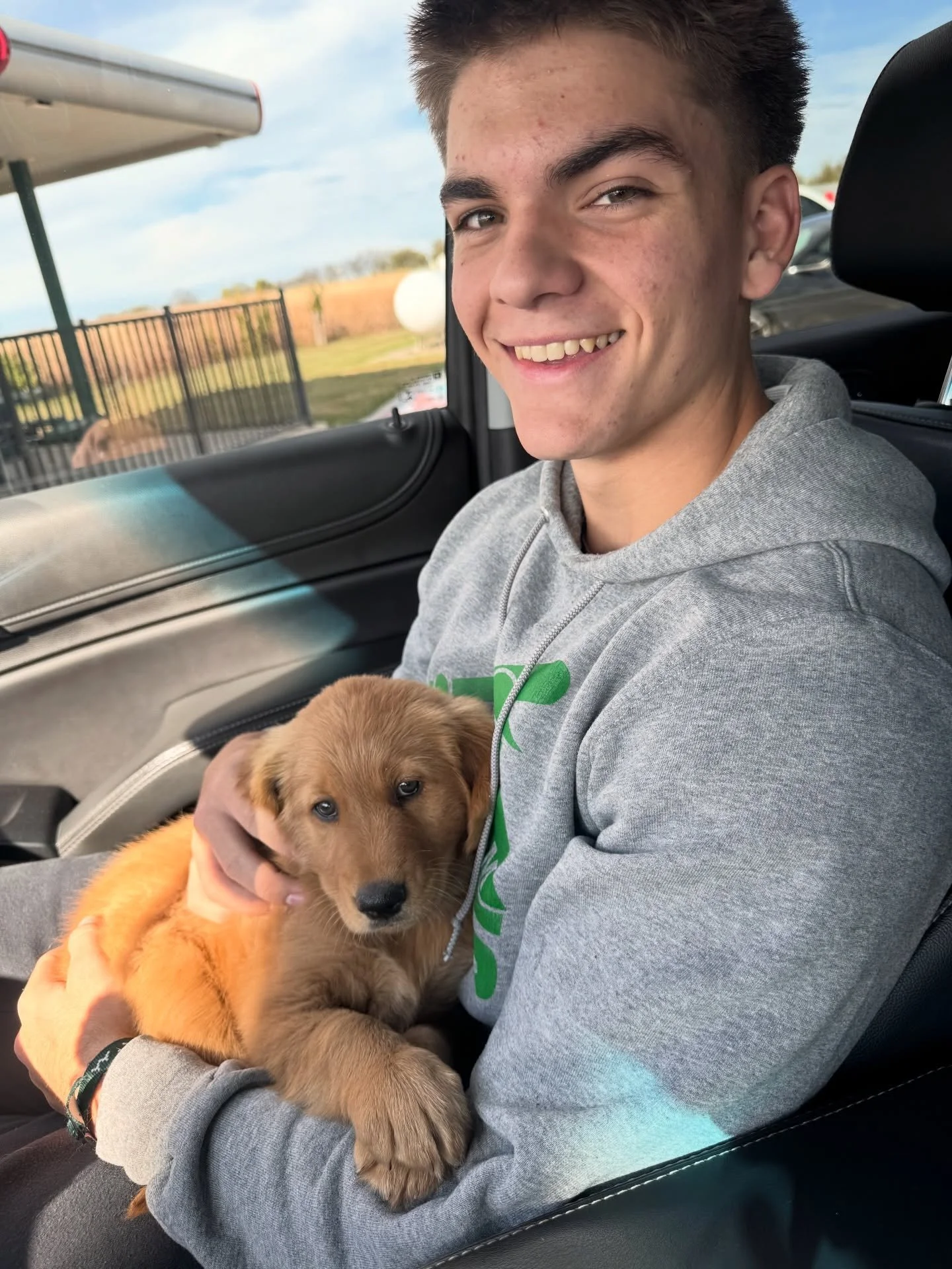 Someone is happy, and i&rsquo;m not talking about Maggie! Welcome to the family Maggie!!!!

#goldenretriever #puppy