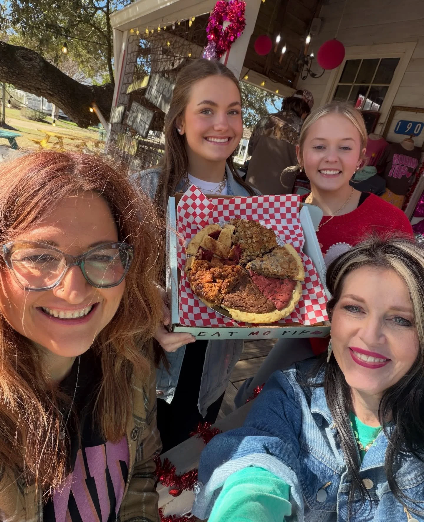 Can&rsquo;t decide? Well, we fixed that problem!!! A PIE FLIGHT!!! Yes, 6 different slices, the best of the best!

🫐 🍋 Blueberry Lemon
🍫 Sweet &lsquo;n Salty
❤️Texas Trash
🍏 Apple
❤️Red Velvet Oreo
🍒 Cherry

Want ice cream 🍨?! OF COURSE!!! See 