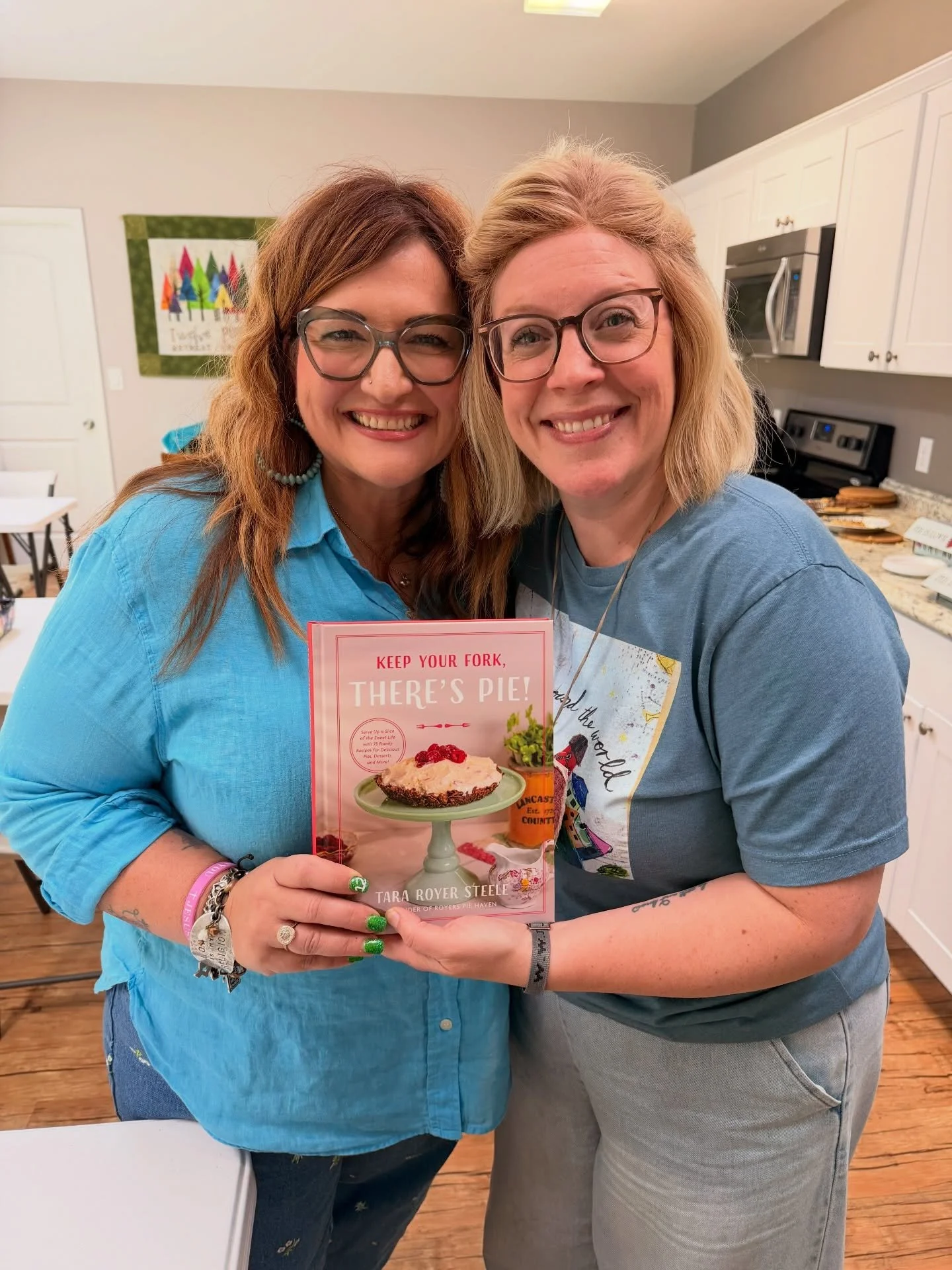 Last year, I joined @kimpeppercreative's Faith Fest and met @expressyourartsysoul, Casey Turner. We instantly connected, stayed in touch, and even recorded a podcast together! When I found out she was hosting a retreat near me in Huntsville, TX, I wa