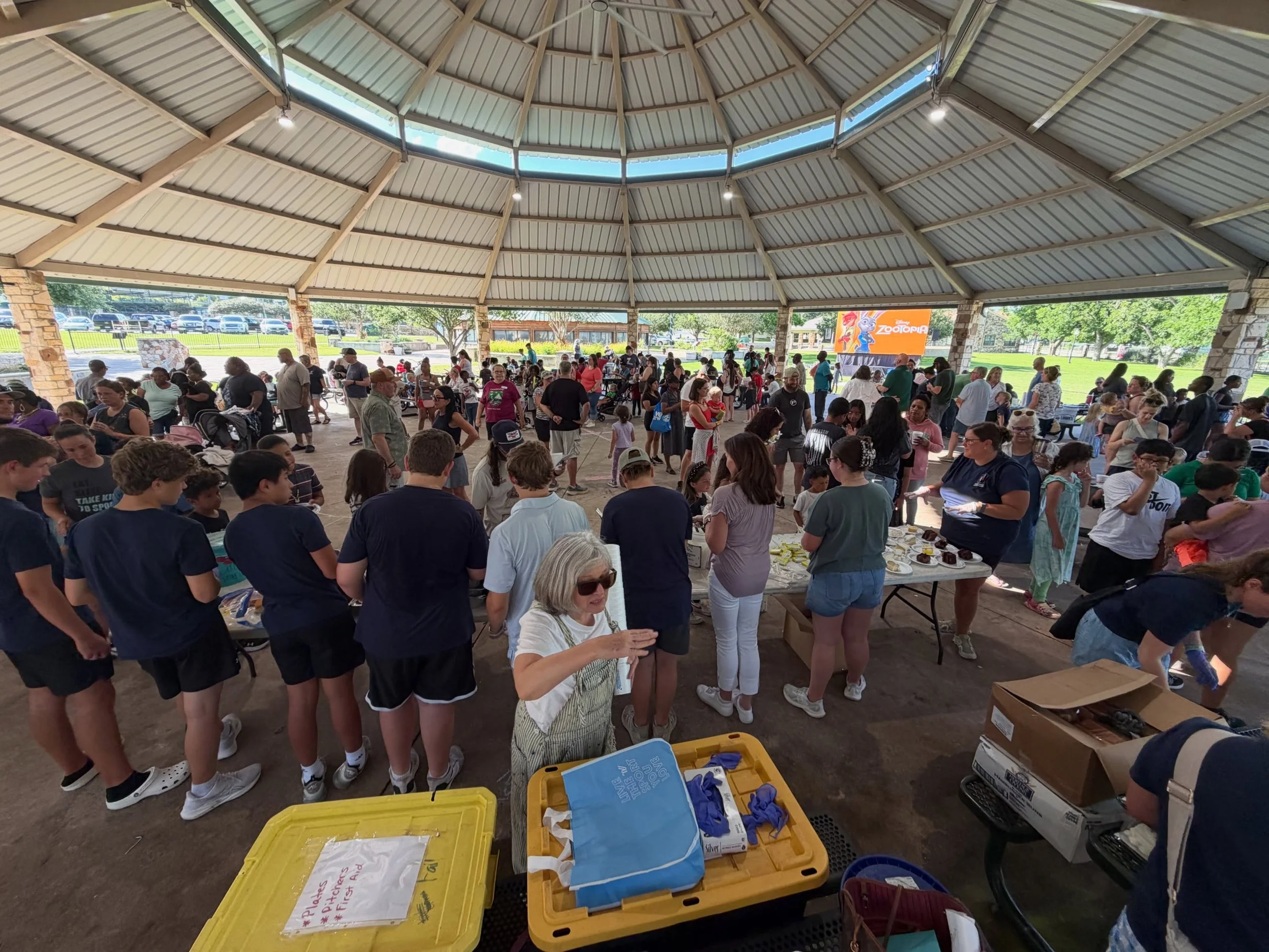 🤩🤩🤩Y&rsquo;all, tonight&rsquo;s @gatherngrace &ldquo;SCHOOLS OUT FOR SUMMER BASH&rdquo; was heaven on earth!! 

❤️Shout out to Hodde &amp; Hodde Land Surveying and H &amp; H Construction for providing 350 Hamburgers and Hot dogs!!!!

😲Shout out t