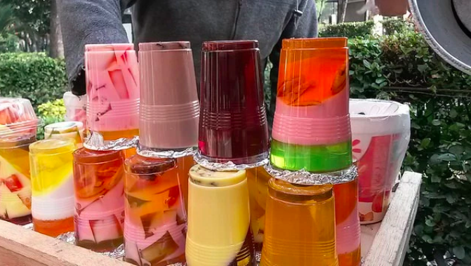 Gelatinas Mexicanas at a Mexican street food stand photo by Yo No Lo Tengo