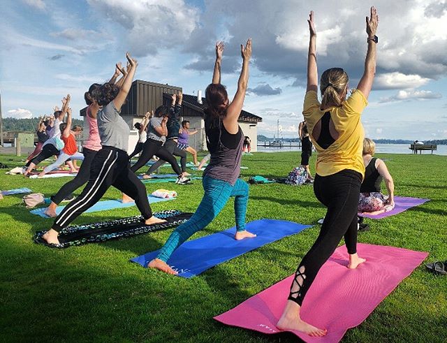 Community yoga on the Silverdale waterfront tonight at 545-645PM led by Nicole @nw_yoga_mom ! Bring a mat, water bottle &amp; maybe even a friend or two! We can&rsquo;t wait to see you👋🏽👋🏽 .
.
#silverdale #yoga #community #freeyoga #kitsap #pnwyo