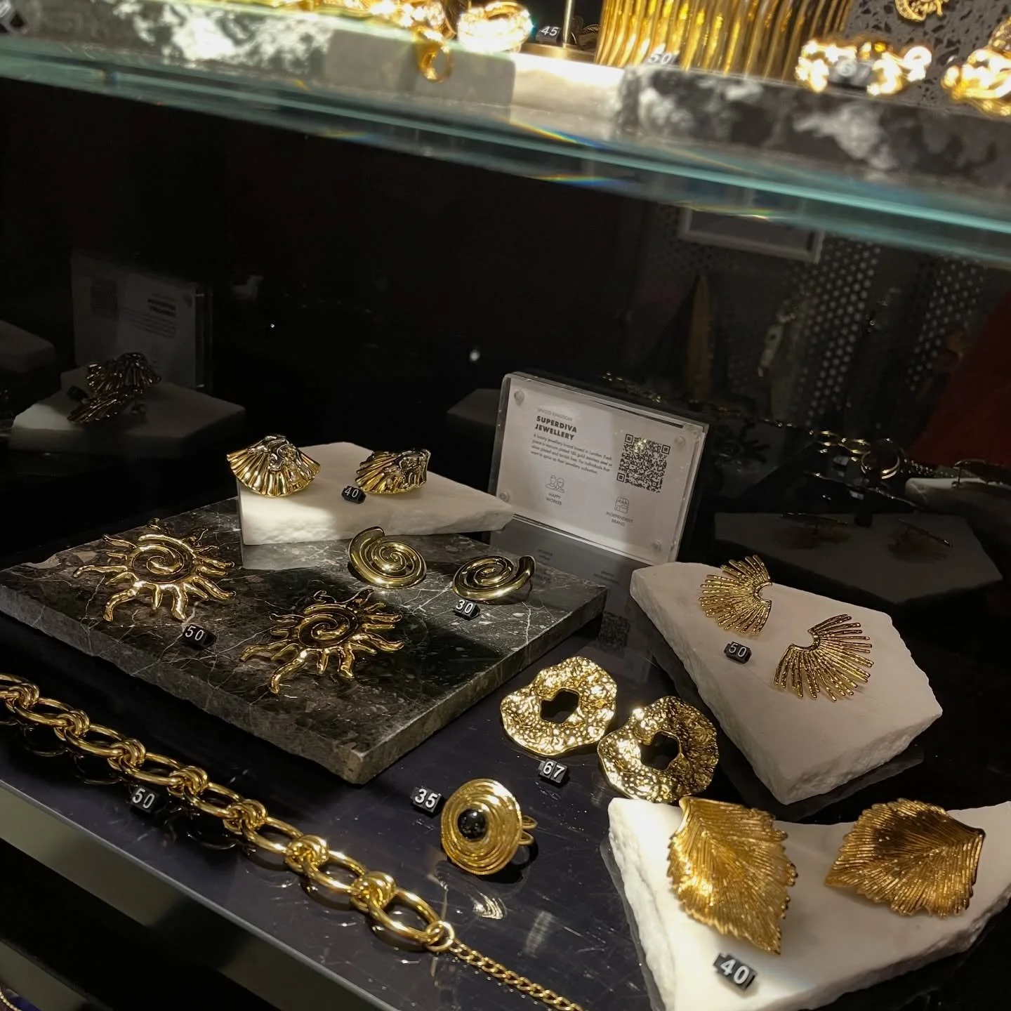 18k gold plated, stainless steel, water resistant and tarnish free jewellery. 

📍Wolf and Badger 102 Berwick Street W1W 0QB

#superdivajewellery #goldjewellery #accessories #earrings #jewellery