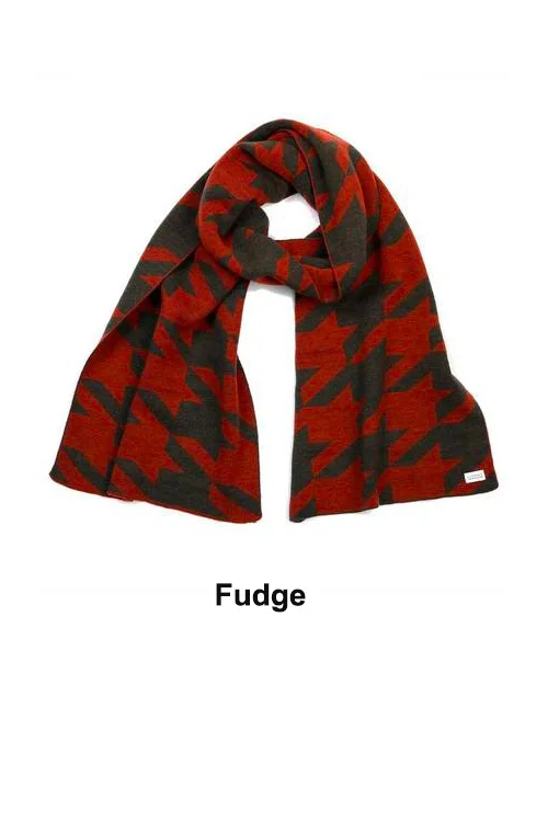 Uimi — Hannah Houndstooth Scarf — 100% Merino Wool fudge