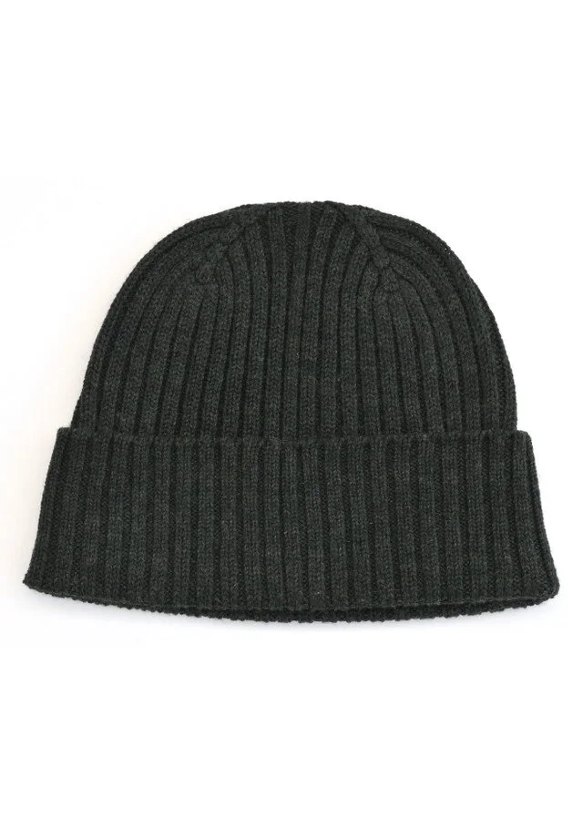 Black colour variant of the merino wool Teddy Beanie from uimi knitwear.