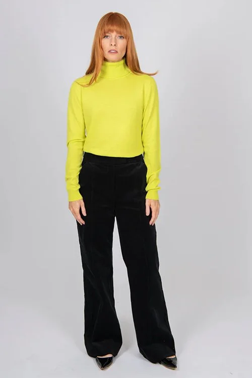 Chartreuse (bridght yellow) colour variant in the ridge & Lord — Roll-neck Pullover made from Merino wool and cashmere