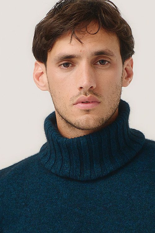 merinomink-essential-snood-peacock.jpg