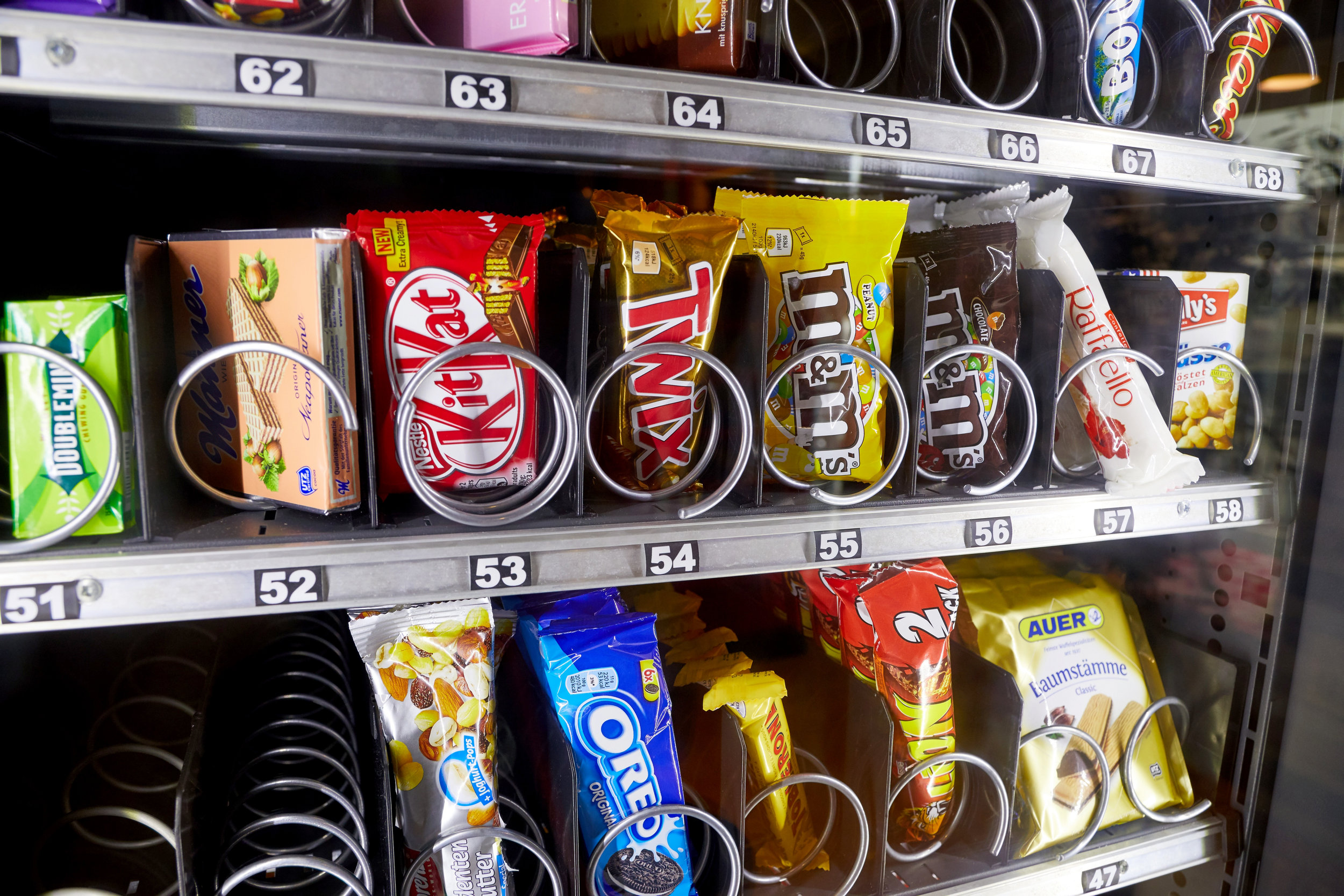 Bloggaaja: Karkkiautomaatteja lipunmyyntiautomaattien sijaan