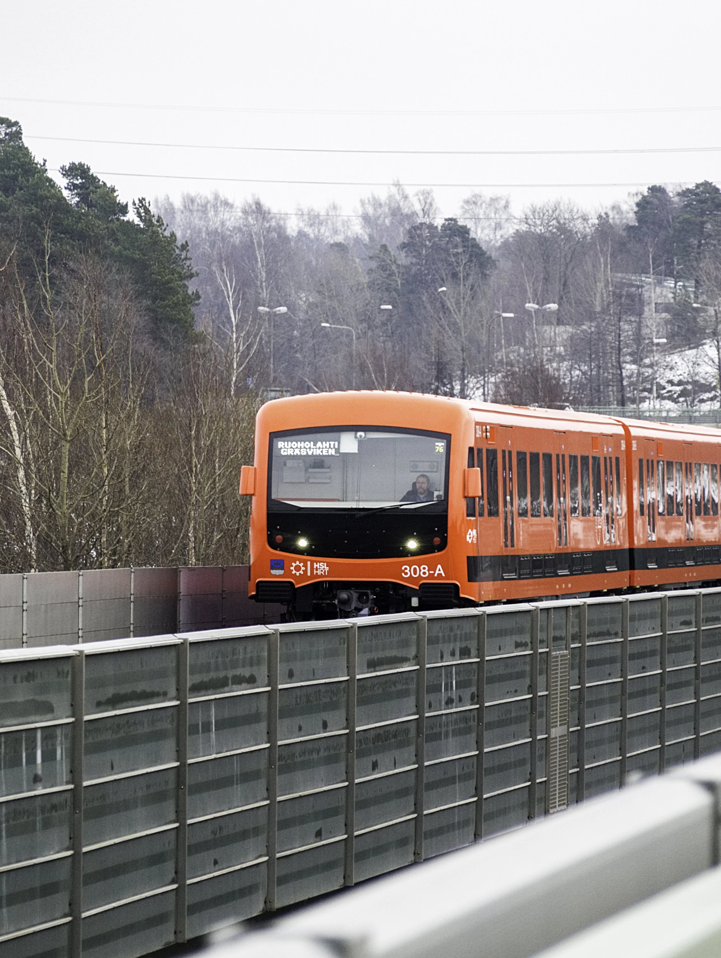 Ylityökielto näkyy puuttuvina vuoroina metro- ja raitioliikenteessä