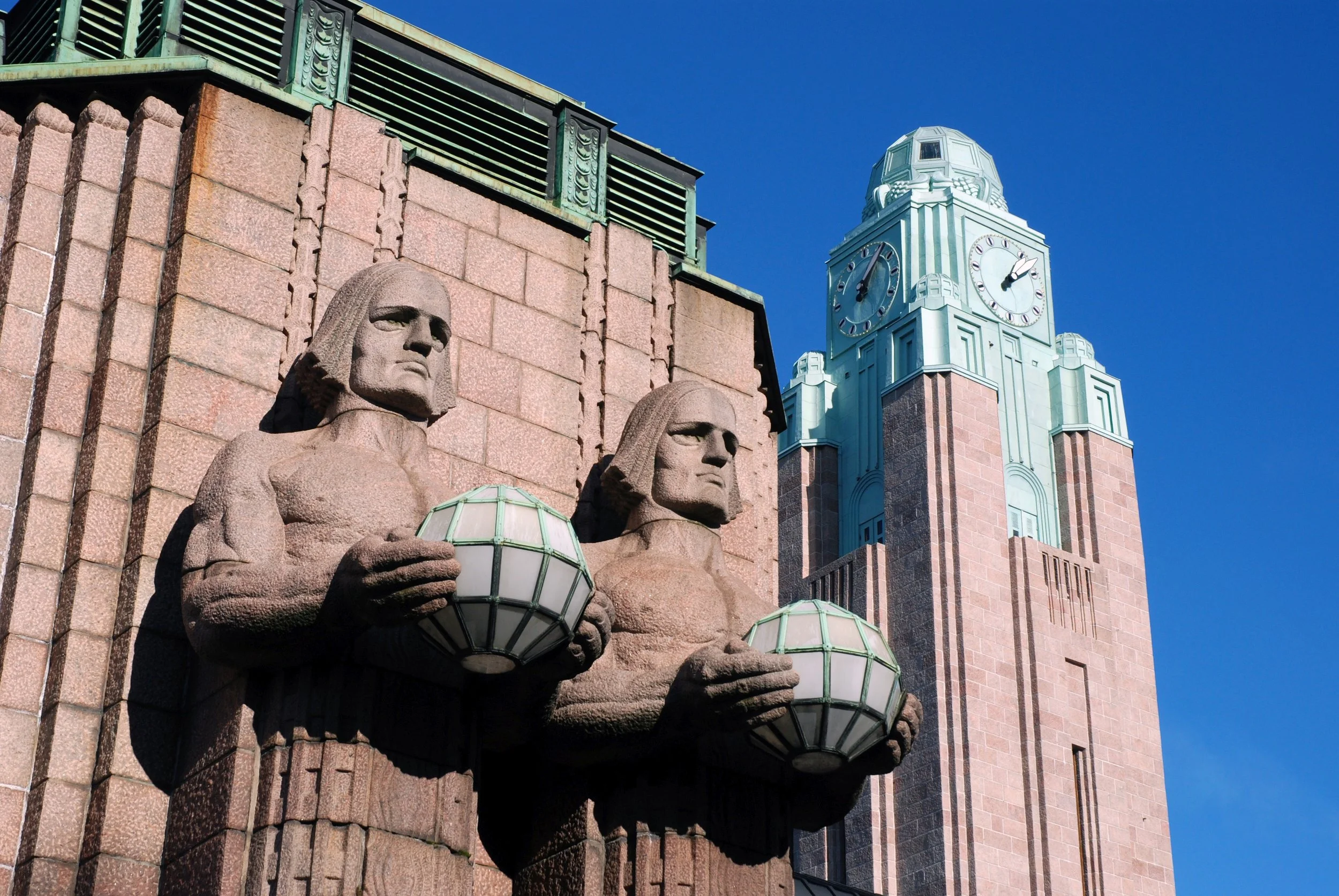 Liittojohtajat: Näivetetäänkö Suomen rautatieliikenne?