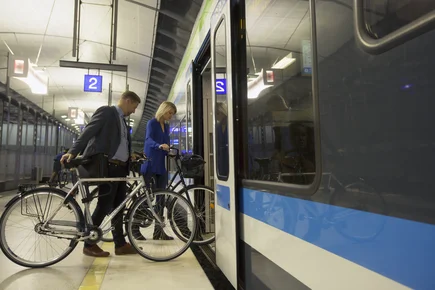 Polkupyörän saa kuljettaa maksutta lähijunissa ja metrossa