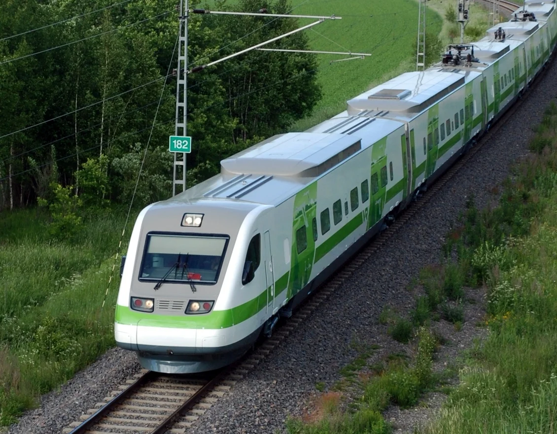 Selvitys: Tunnin junat tarvitaan työvoiman liikkumiseen ja päästötavoitteeseen