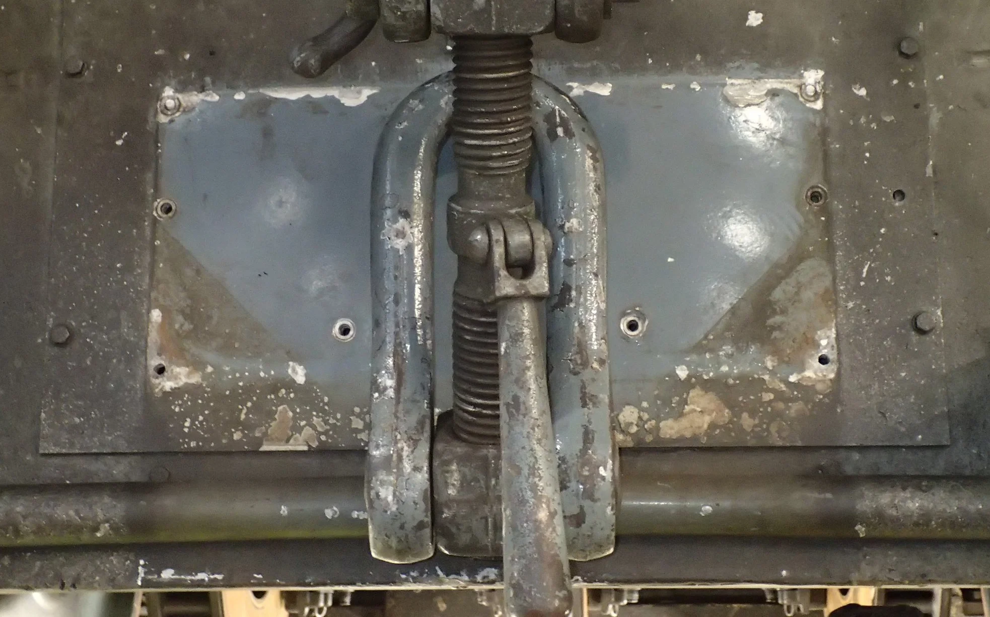 OTKES: Junarytkähdyksen syy selvisi - Luukun irronnut suojalevy