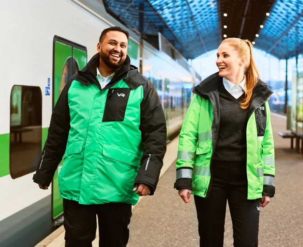 VR:n vanhat työvaatteet kierrätetään uusiomateriaaliksi ja hyväntekeväisyyteen