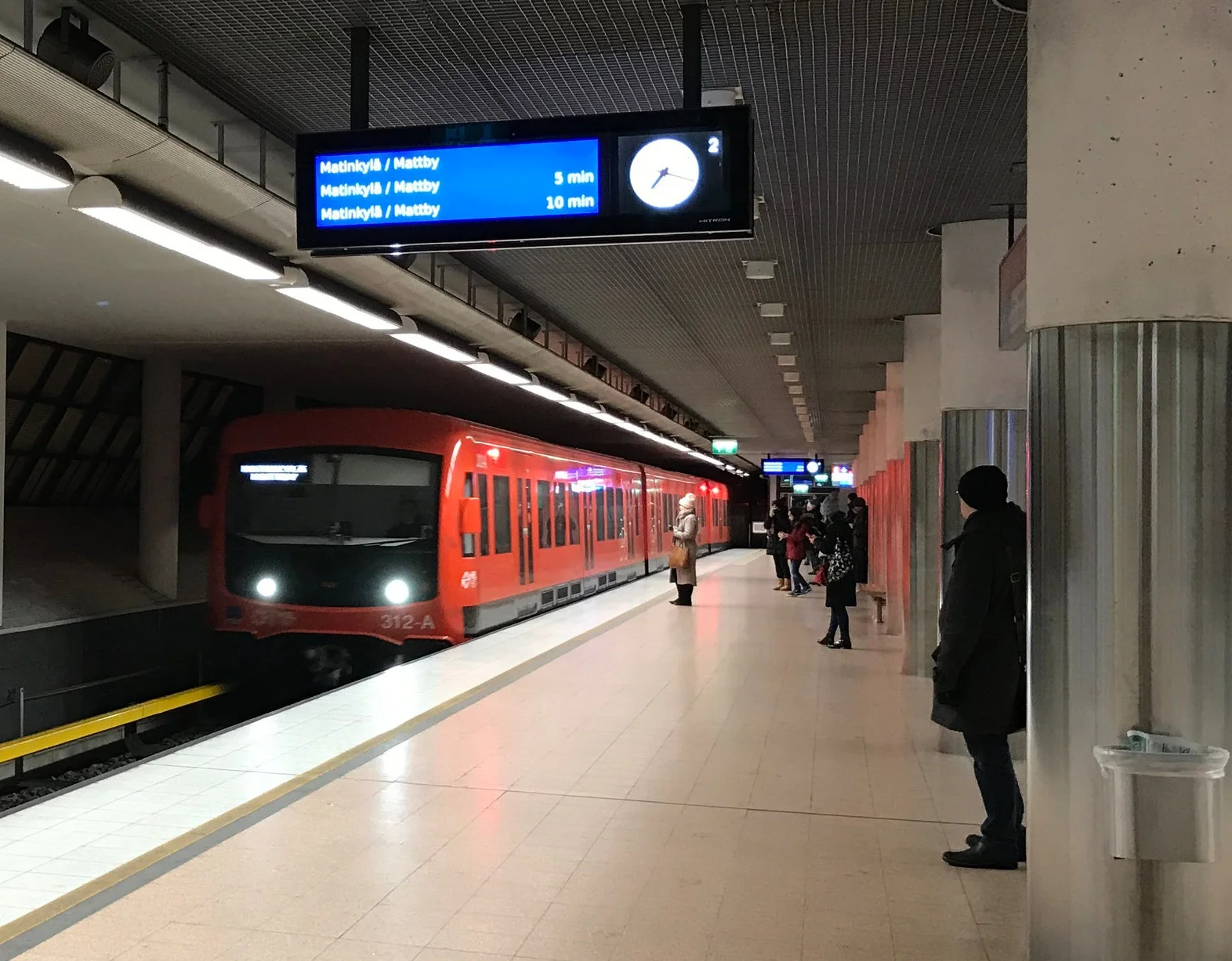 HSL: Metromatkustajat aiempaa tyytyväisempiä matkanteon sujuvuuteen