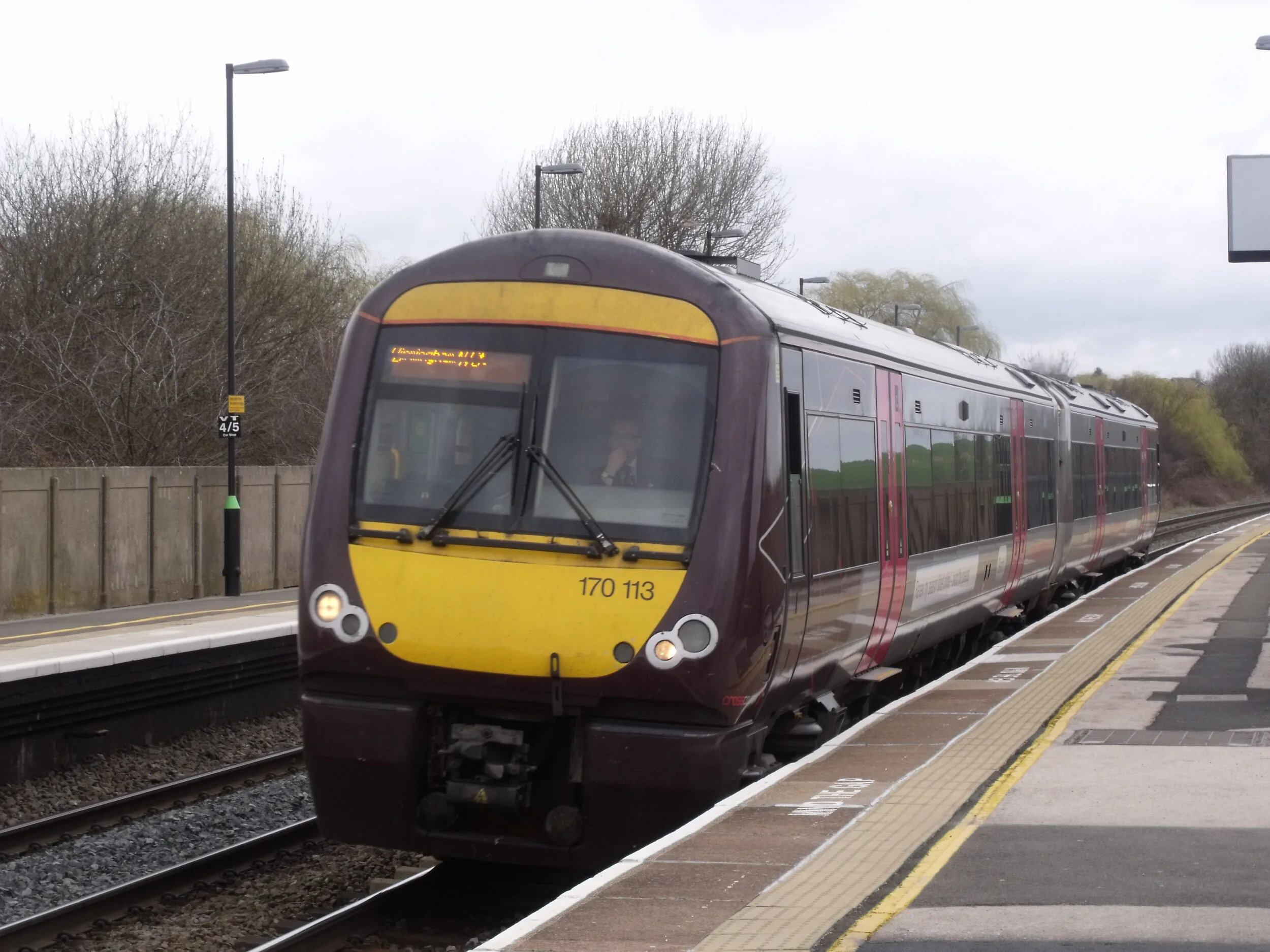 Sivusto: Yksityistetyt Britannian rautatiet tarvitsevat radikaalin uudistuksen painajaismaisten matkojen lopettamiseksi