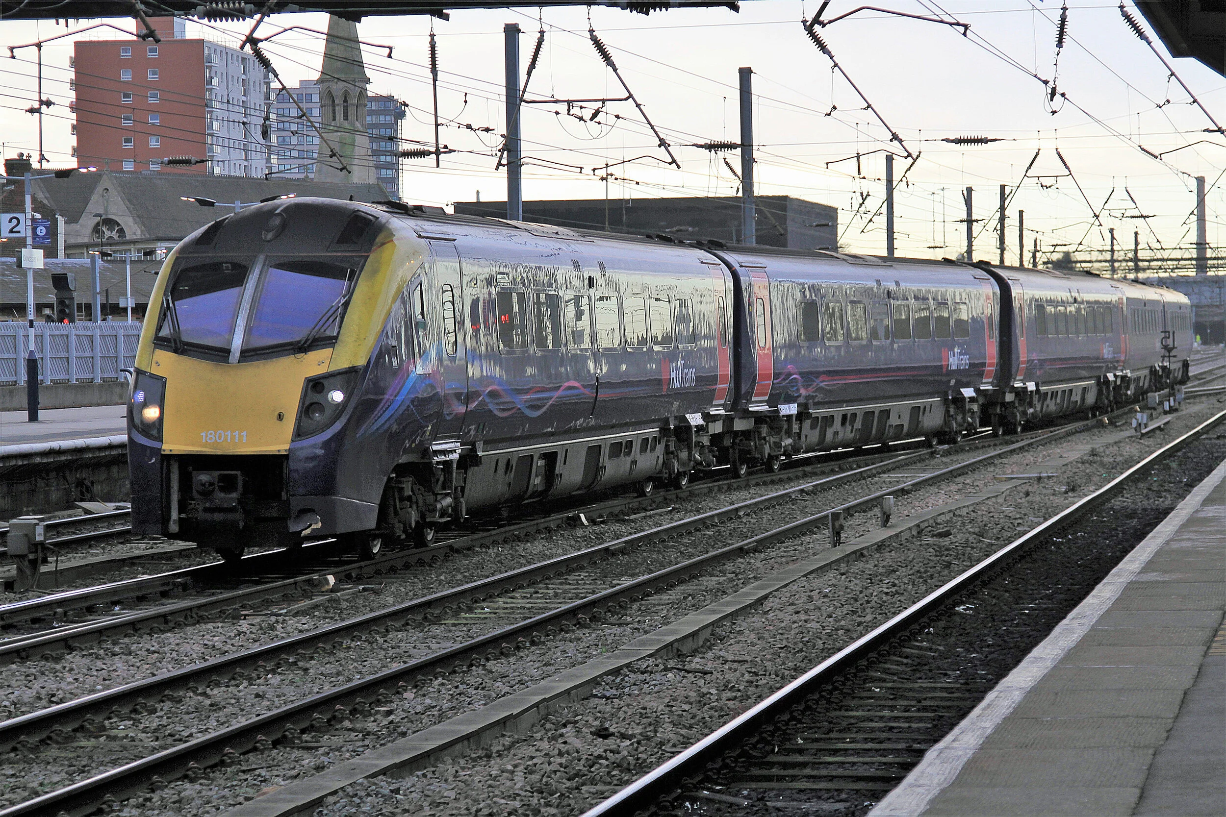 Lehti: Konkurssi uhkaa yksityistä junahanketta Englannissa - South Western Railway aiotaan kansallistaa