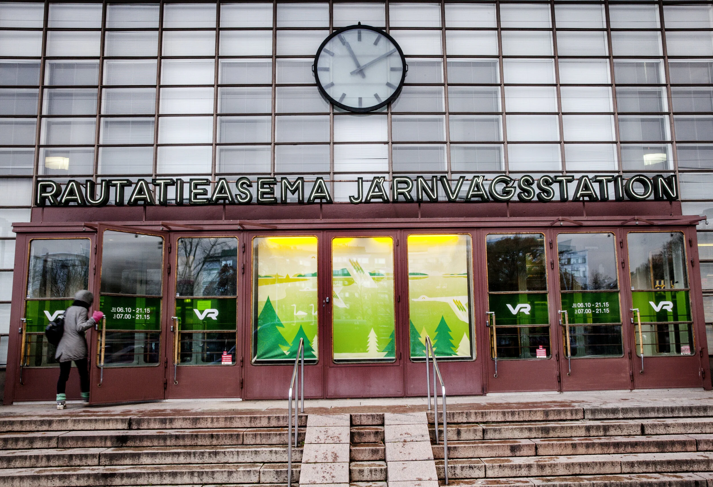 VR Group tukee asemien ravintolayrittäjiä vaikeassa tilanteessa