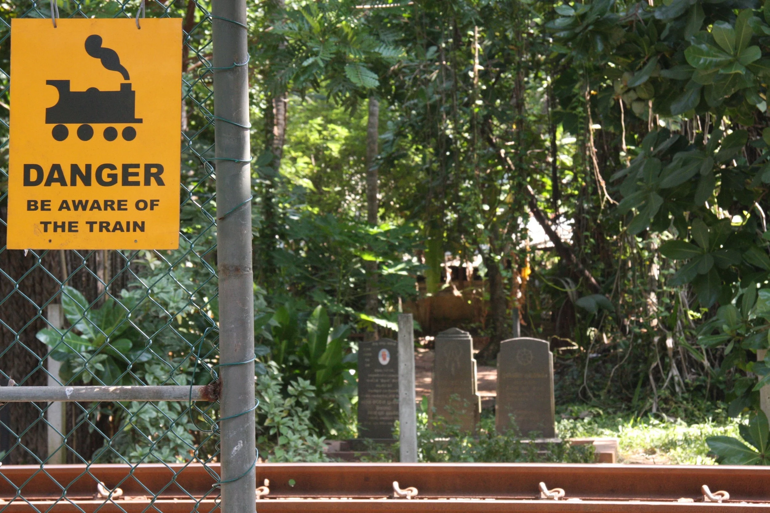 Väylä: Vaaralliset leikit junaraiteilla huolettavat Lauritsalassa