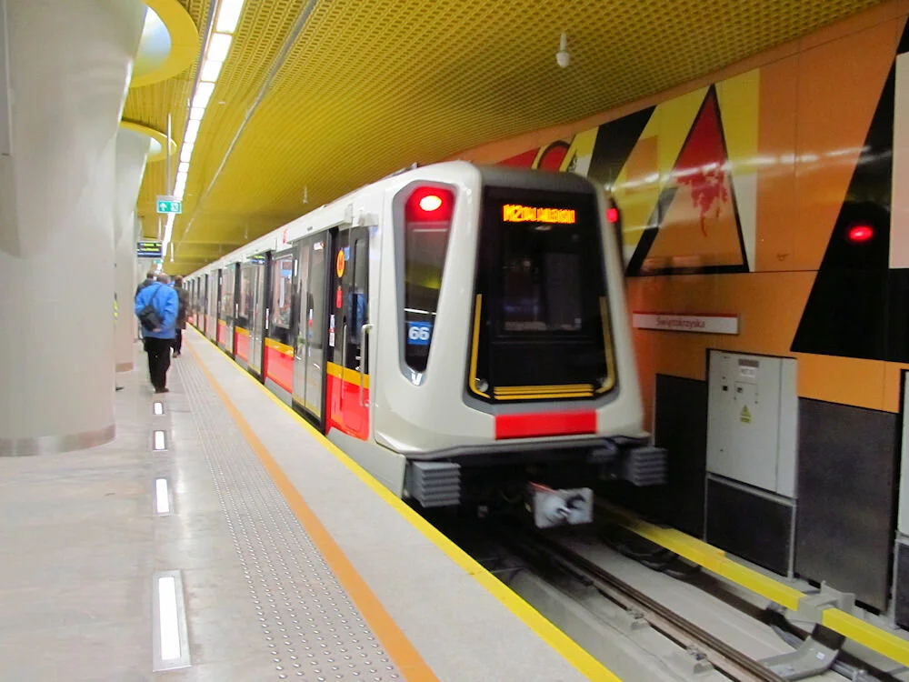 Sivusto: Varsovan metrossa avattu jatko-osuus