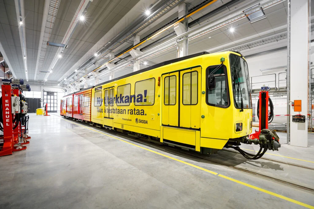 AL: Tampereen ratikan testivaunu yökoeajossa